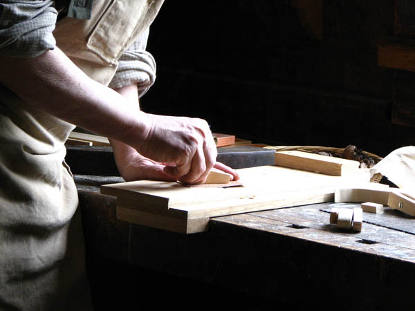 Ofrecemos un servicio de <strong>carpintería  de madera y ebanistería en Gualba</strong> adaptado a las necesidades del <strong>cliente</strong>.